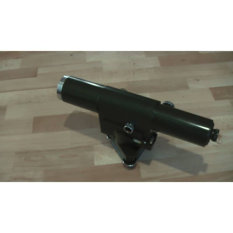 Nivelačn&iacute; př&iacute;stroj ZEISS NI 004 pro velmi přesnou nivelaci. Použit&yacute;, velmi dobr&yacute; stav.