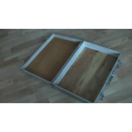 Univers&aacute;ln&iacute; kufř&iacute;k, použit&yacute;