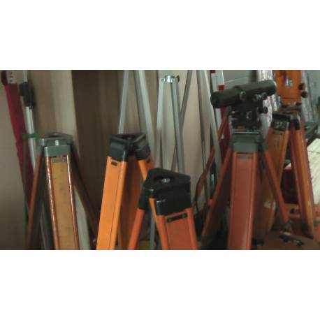 Dřevěný stativ Zeiss, více kusů, použitý, cena za 1ks